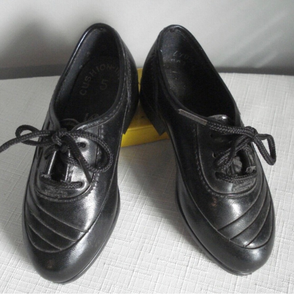 I sell black shoes plam shoes black and white and I sell white trainers and shoe